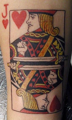 手臂彩色扑克牌杰克的心纹身图案