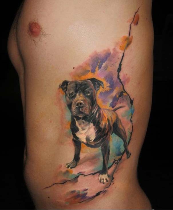 侧肋可爱的水彩狗纹身图案