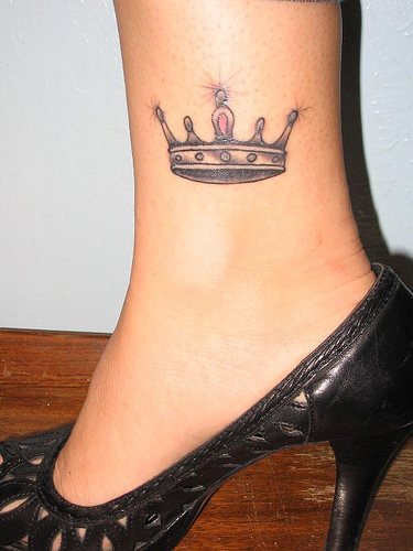 脚踝小清新皇冠纹身图案