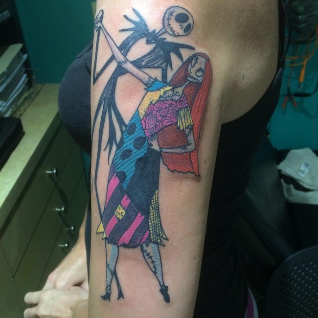 大臂彩色浪漫的怪物夫妇纹身图案