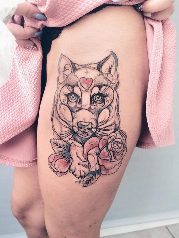 腿部彩色素描风格小狼与花朵纹身图片