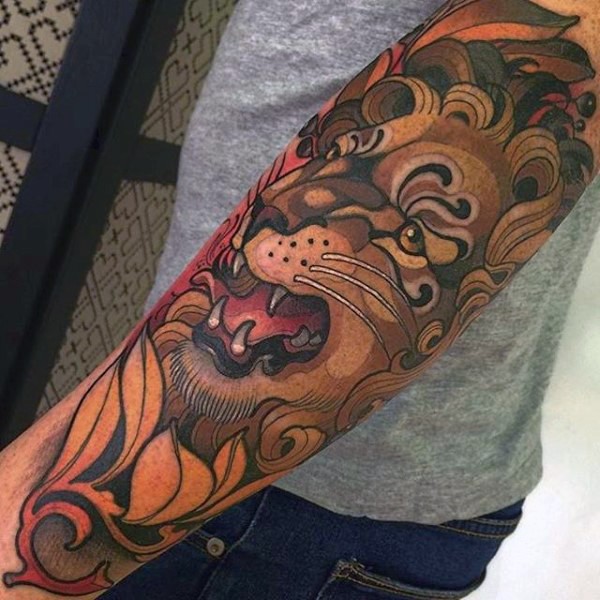 手臂老派风格彩色狮子头纹身图案