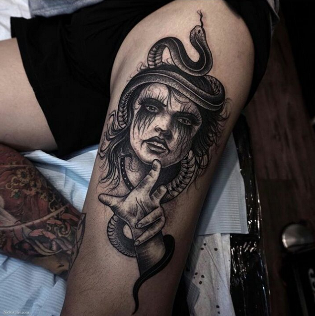 大腿蛇和女巫纹身图案