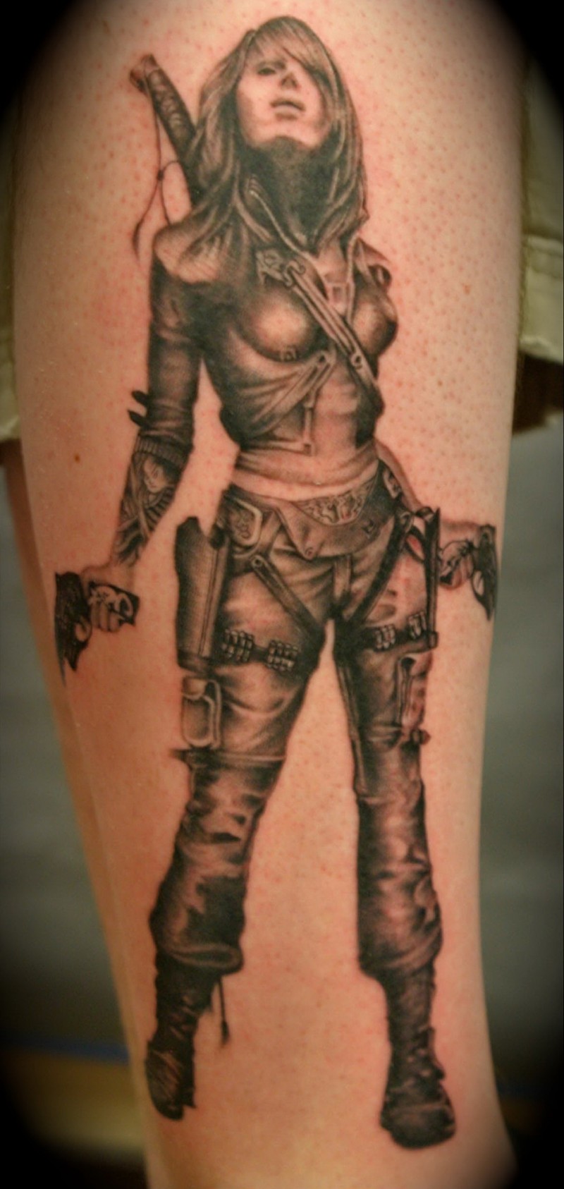腿部棕色现代女孩战士纹身图案