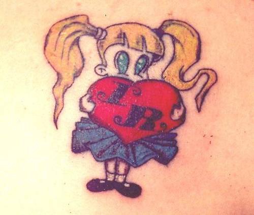 肩部彩色卡通小女孩抱爱心纹身图案