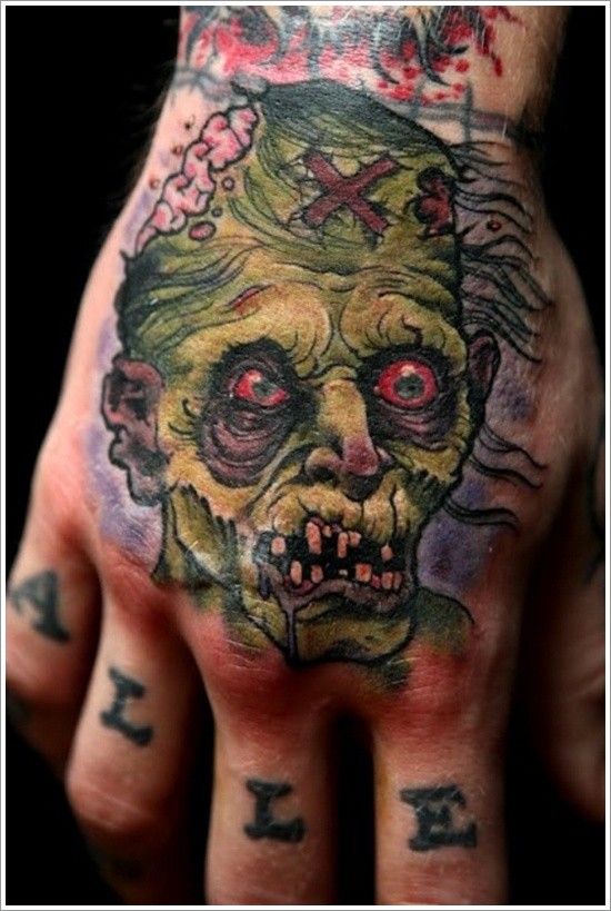 手背幽灵般的绿色僵尸纹身图案