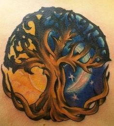 多彩的太阳与月亮和树纹身图案