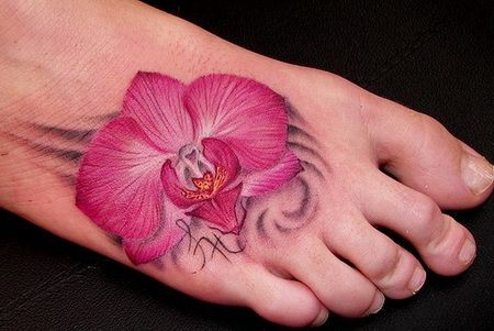 脚背彩色逼真的兰花纹身图案