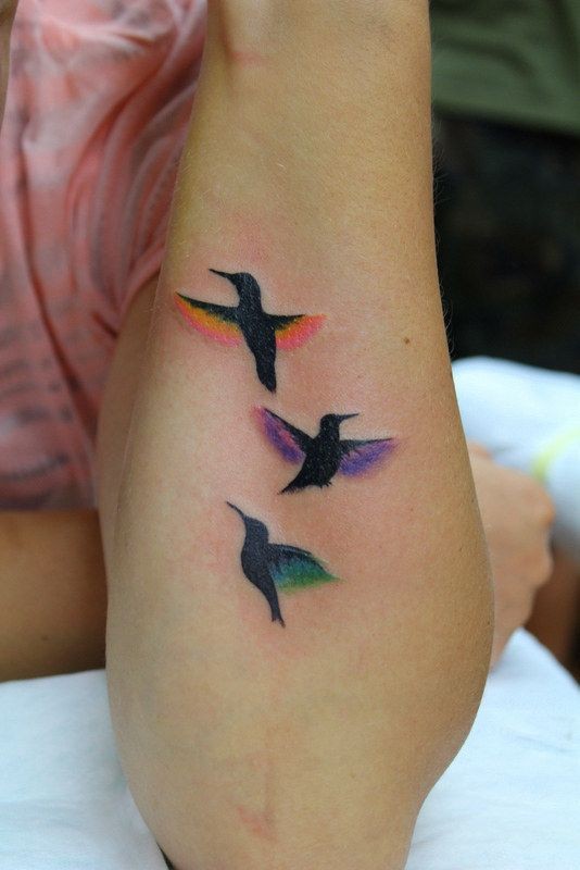 小臂可爱的三只小鸟纹身图案