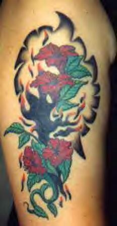 肩部彩色花朵部落纹身图案