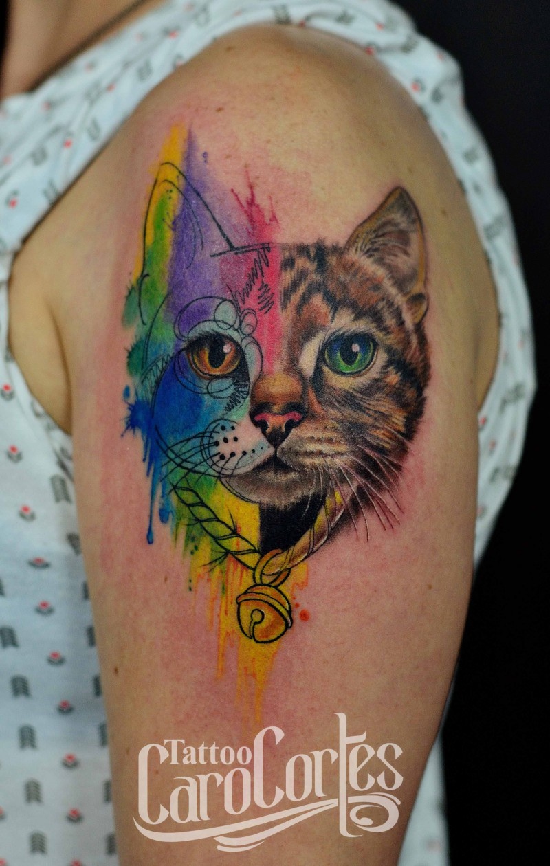 肩部半现实半水彩猫头纹身图案
