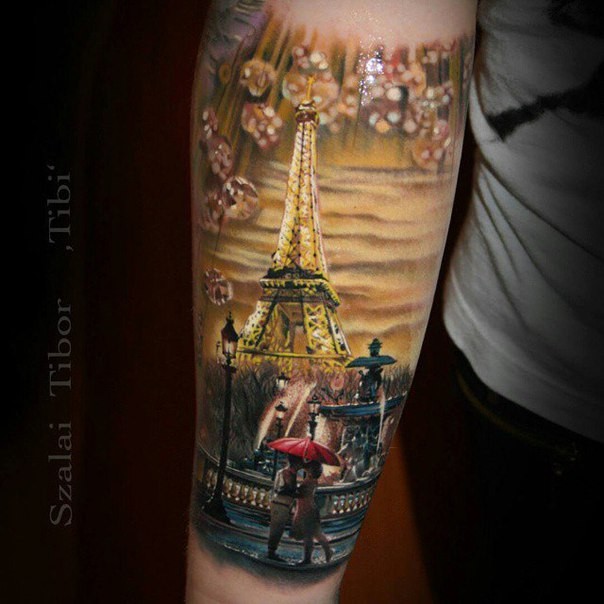 手臂现实主义风格的彩色夜间巴黎纹身