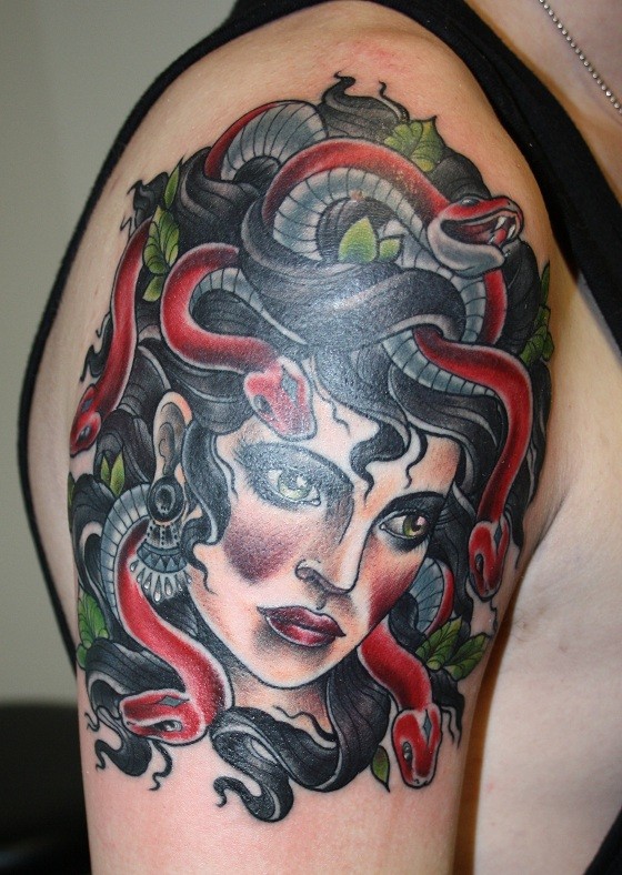 手臂美杜莎肖像蛇纹身图案