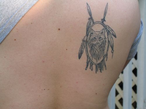 狼的和羽毛个性纹身图案