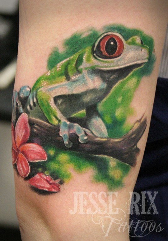 腿部彩色逼真的青蛙纹身图案