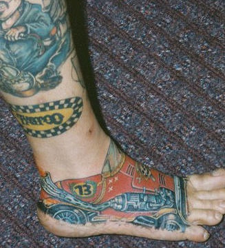 男性脚部彩色机械纹身图案