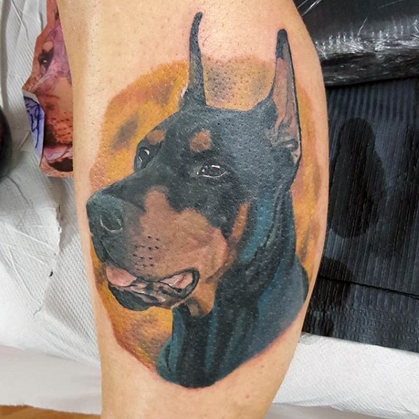 奇妙逼真的彩色狗肖像纹身图案