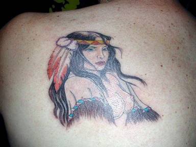 肩部彩色裸体印度女孩纹身图案