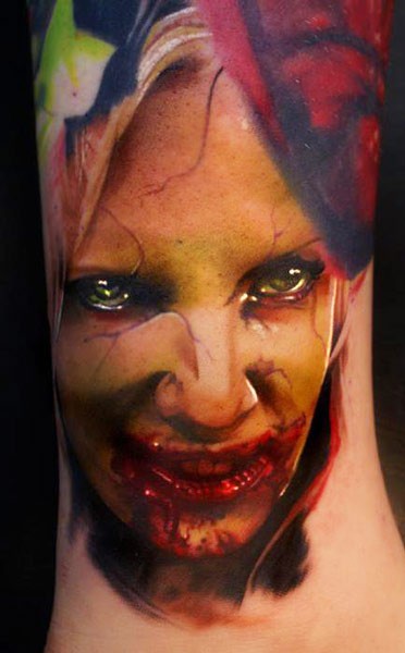 彩色恐怖风格令人毛骨悚然的女人脸纹身图案