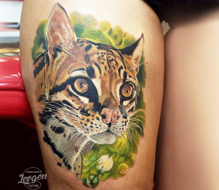 腿部彩色现实主义风格的豹头纹身图片