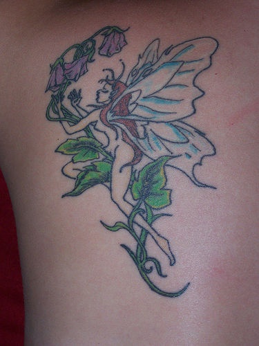 紫色铃铛花和精灵纹身图案