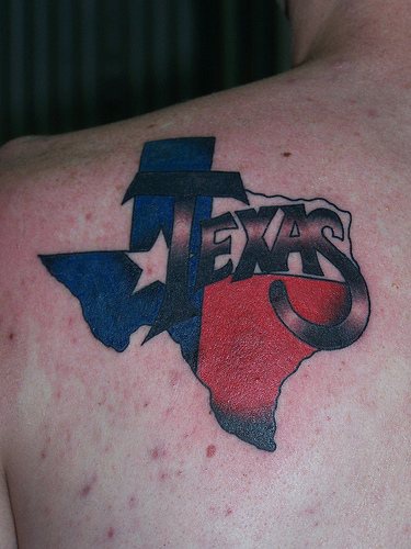 男性肩部彩色德克萨斯州国旗纹身