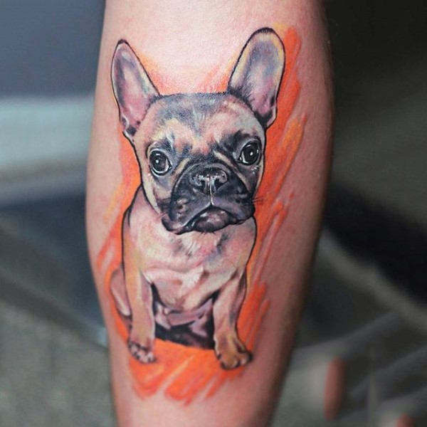 立耳朵狗和橙色背景纹身图案