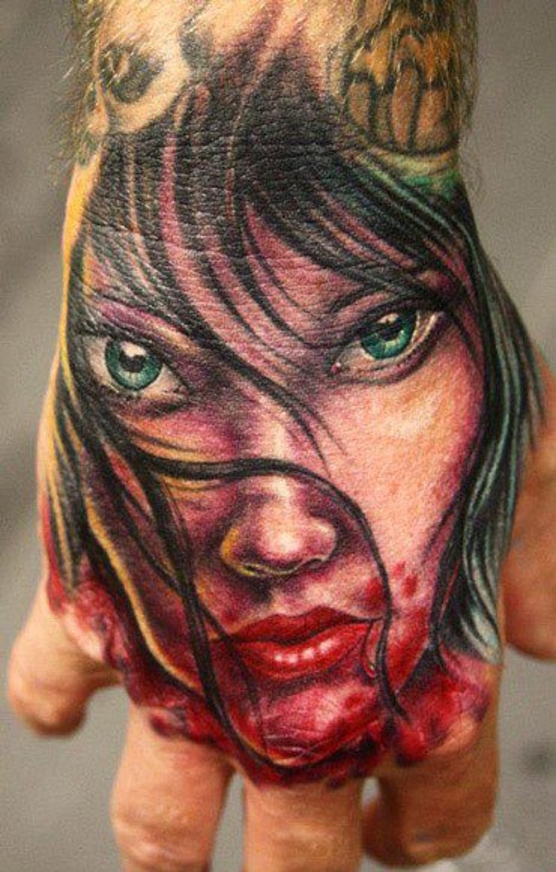 手背现代风格的血腥吸血鬼纹身图案