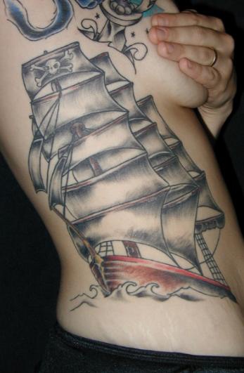 腰侧传统素描风船舶纹身图案