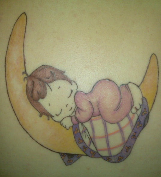 肩部彩色卡通孩子睡在月亮上纹身
