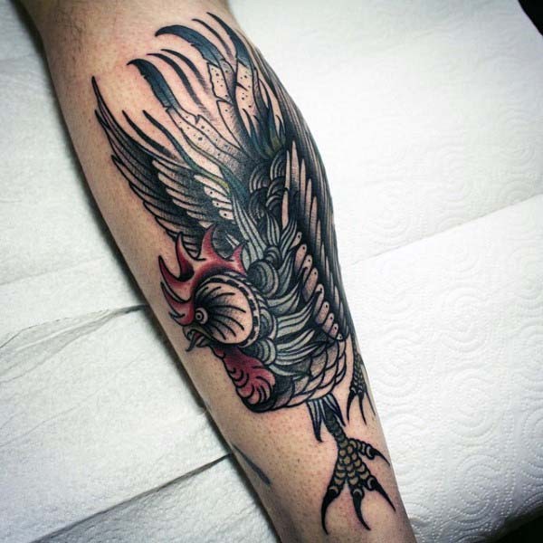 腿部彩绘愤怒的公鸡纹身图案