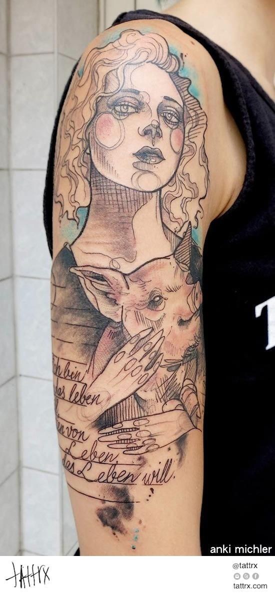 肩部彩色素描风格的女人与猪纹身图片