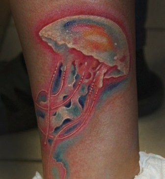 腿部彩绘小水母纹身图案