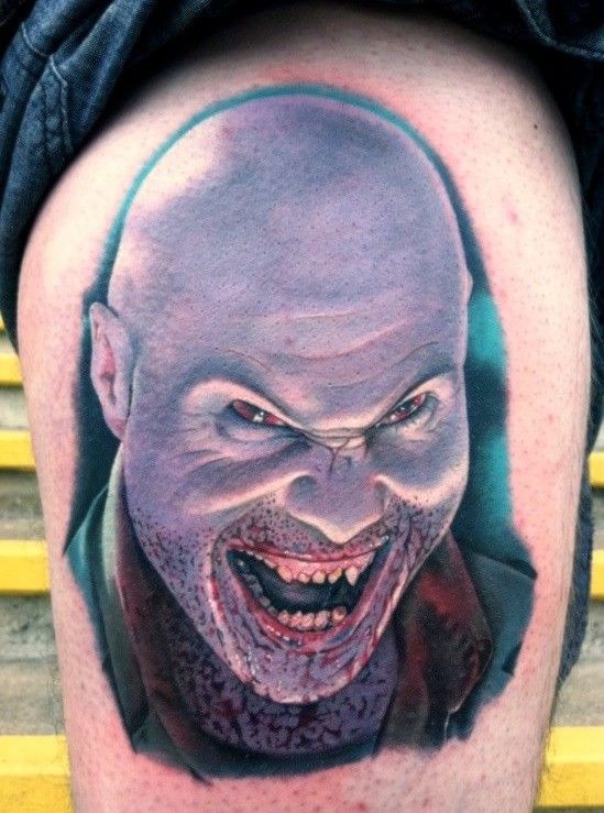 腿部彩色血腥恐怖的人物纹身图片