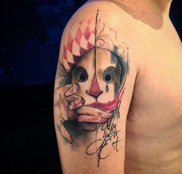 肩部彩色小丑面具纹身图案