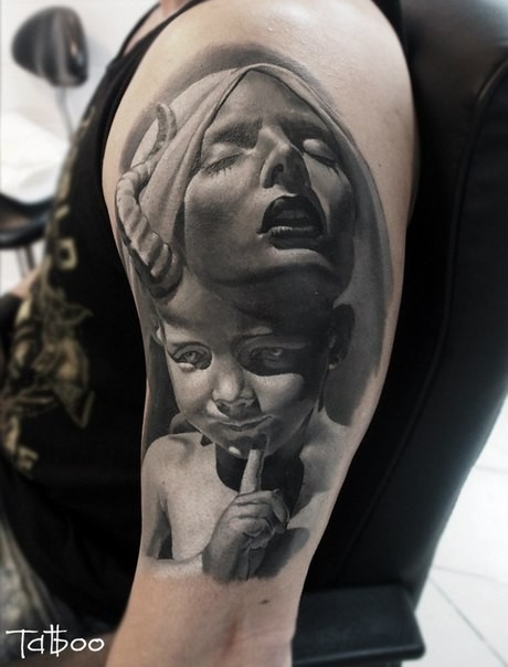 肩部石雕风格的魔鬼孩子纹身图案
