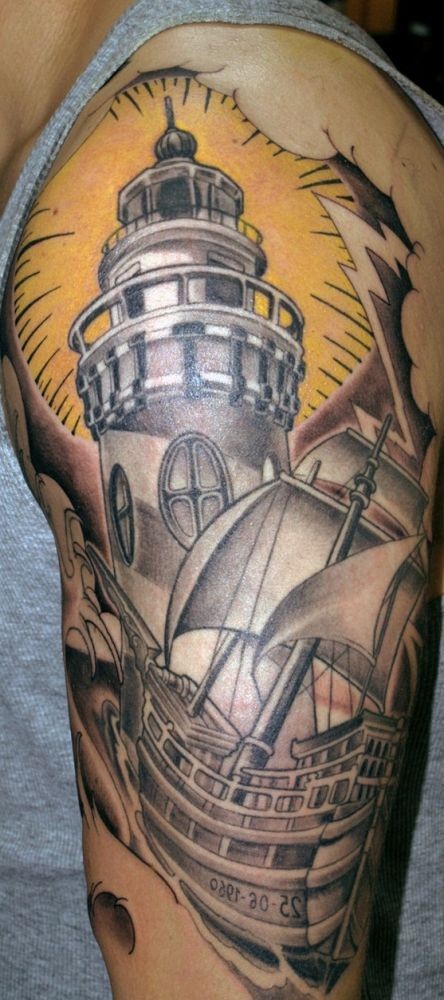 肩部彩色尼斯灯塔和船舶纹身图片