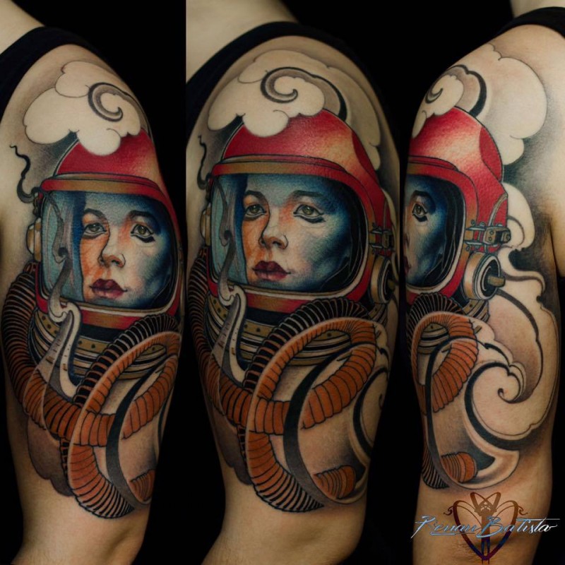 肩部彩色女宇航员头像纹身图案