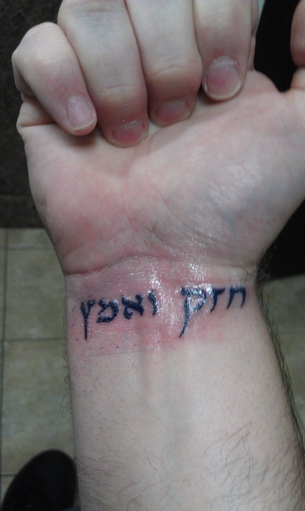 手腕希伯来字母纹身图片