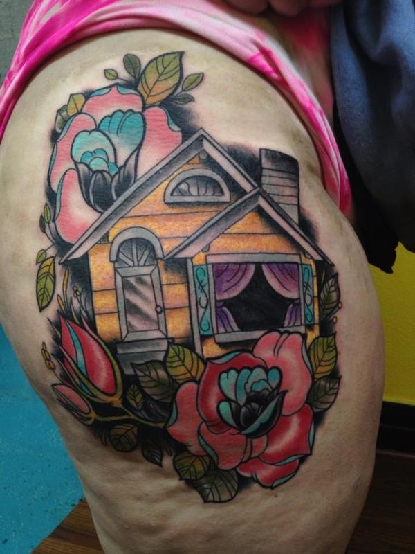 新风格的彩色大腿玫瑰老房子纹身图案