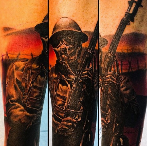 手臂棕色士兵与防毒面具纹身图案