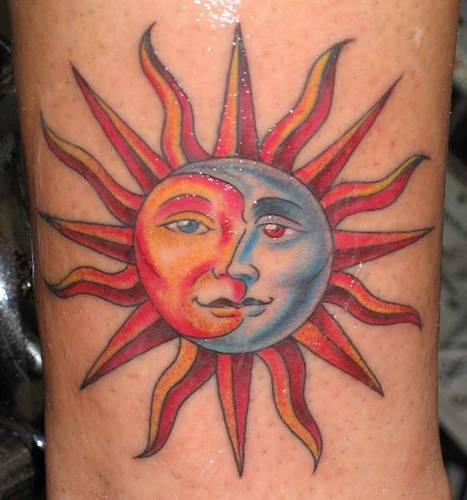 腿部彩色太阳和月亮纹身图片