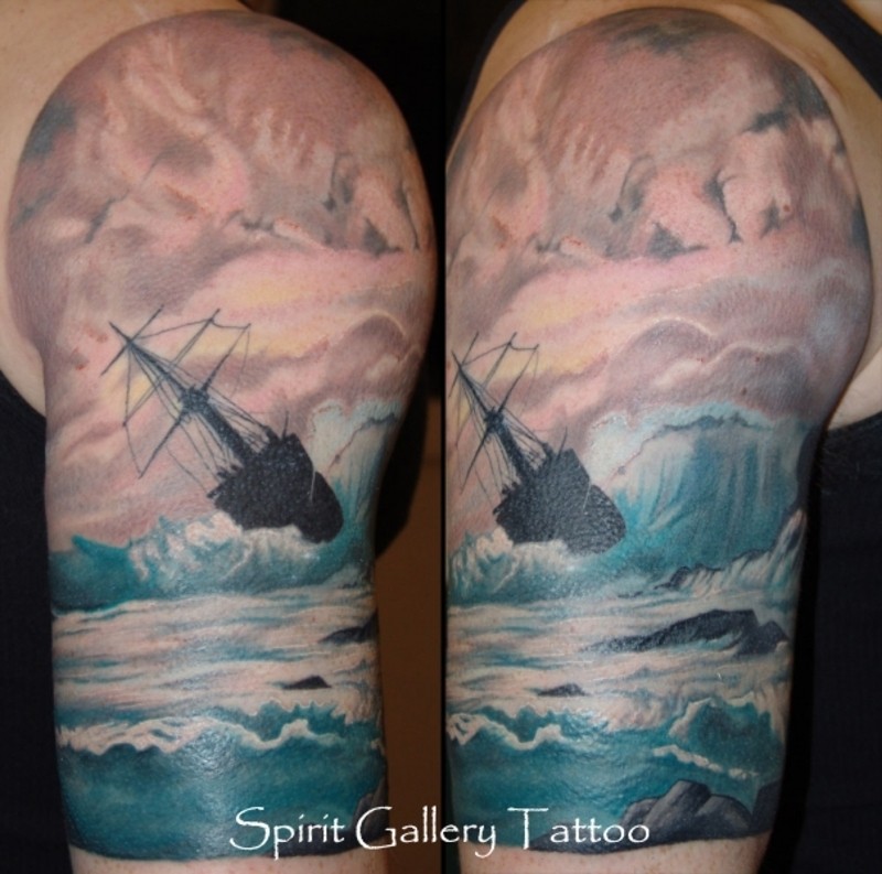 肩部彩色复古海上帆船纹身图案