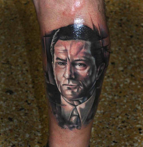 腿部彩色男子西装肖像纹身图案