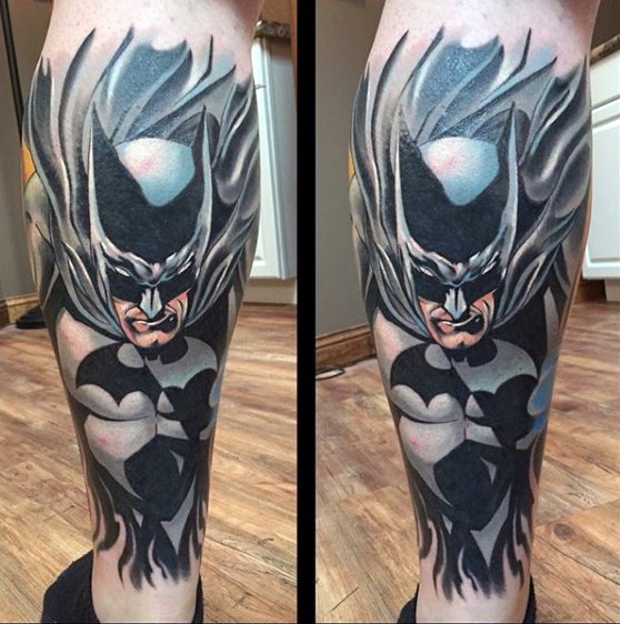 腿部卡通蝙蝠侠彩色纹身图案