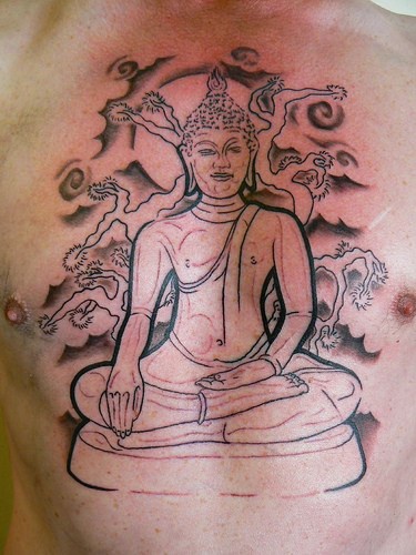 胸部先天如来佛祖与樱花纹身