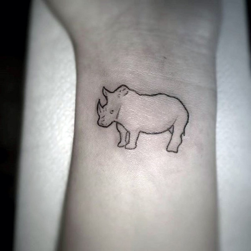 手腕简约微小的犀牛纹身图案