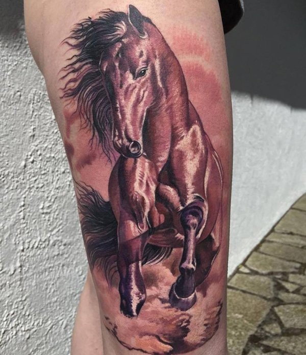 腿部彩色奔跑的马纹身图案