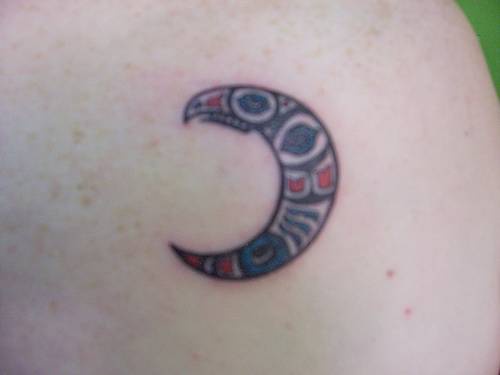肩部彩色部落月亮新月纹身图案