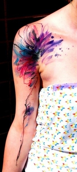肩部生动色彩水彩抽象纹身图案